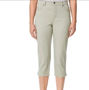 NWT Women's Gloria Vanderbilt Amanda Denim Capris Classic Rise Size 18
